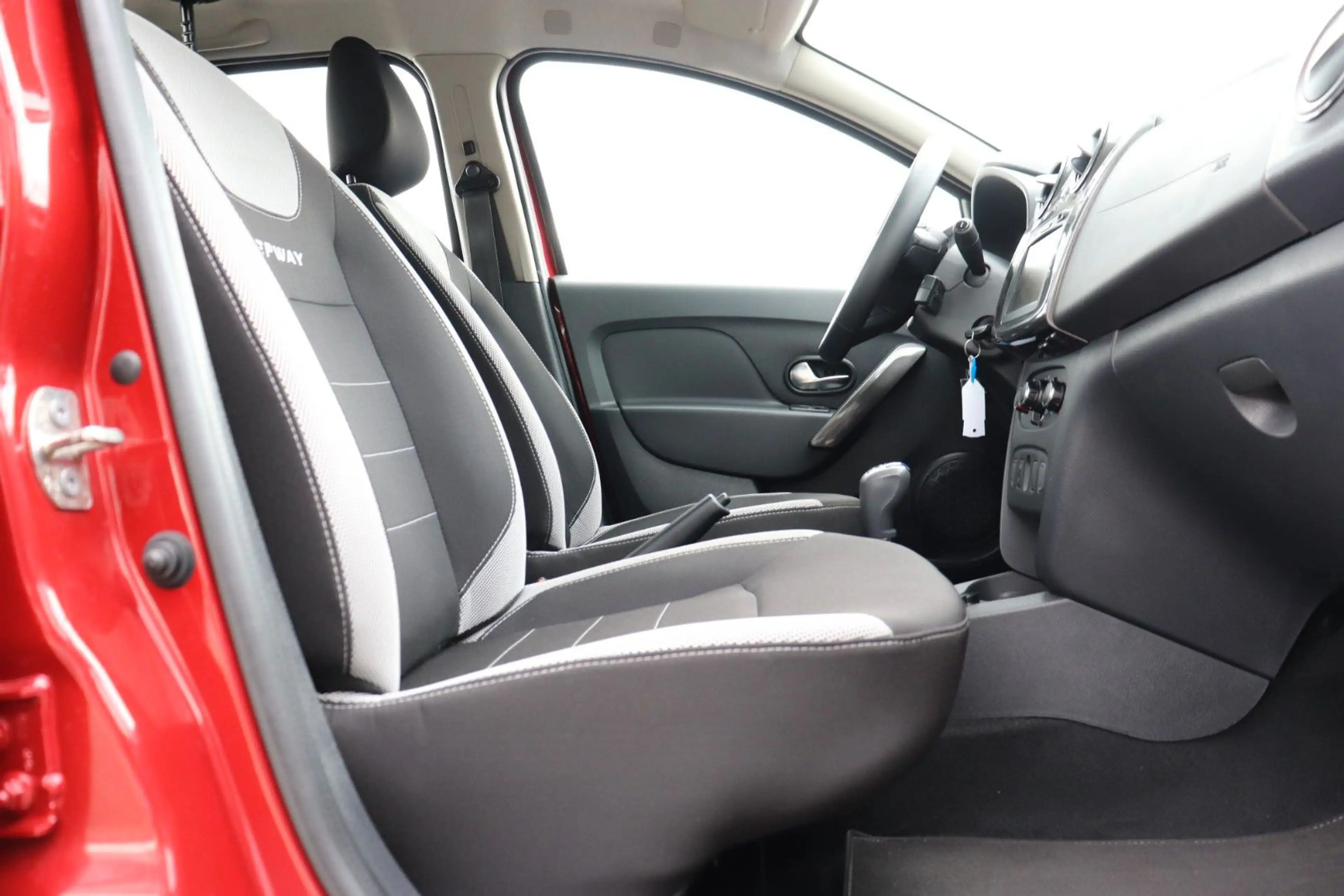 Dacia Sandero II Stepway Prestige, Navi, Komf-Paket — photo 14