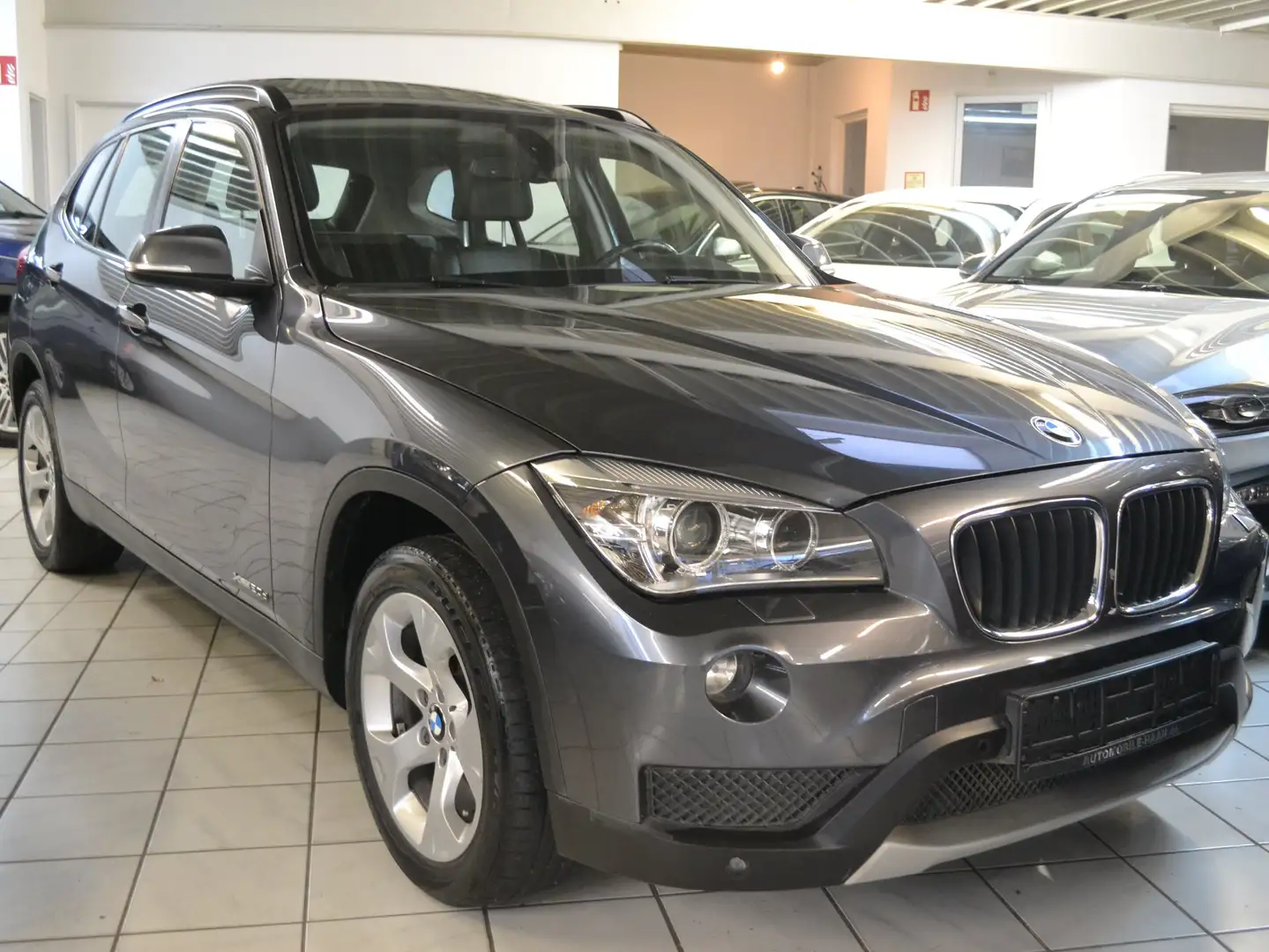 BMW X1 20 DA xDrive LEDER*PANORAMA*XENON*NAVI*TEMPOMAT Grigio - 2