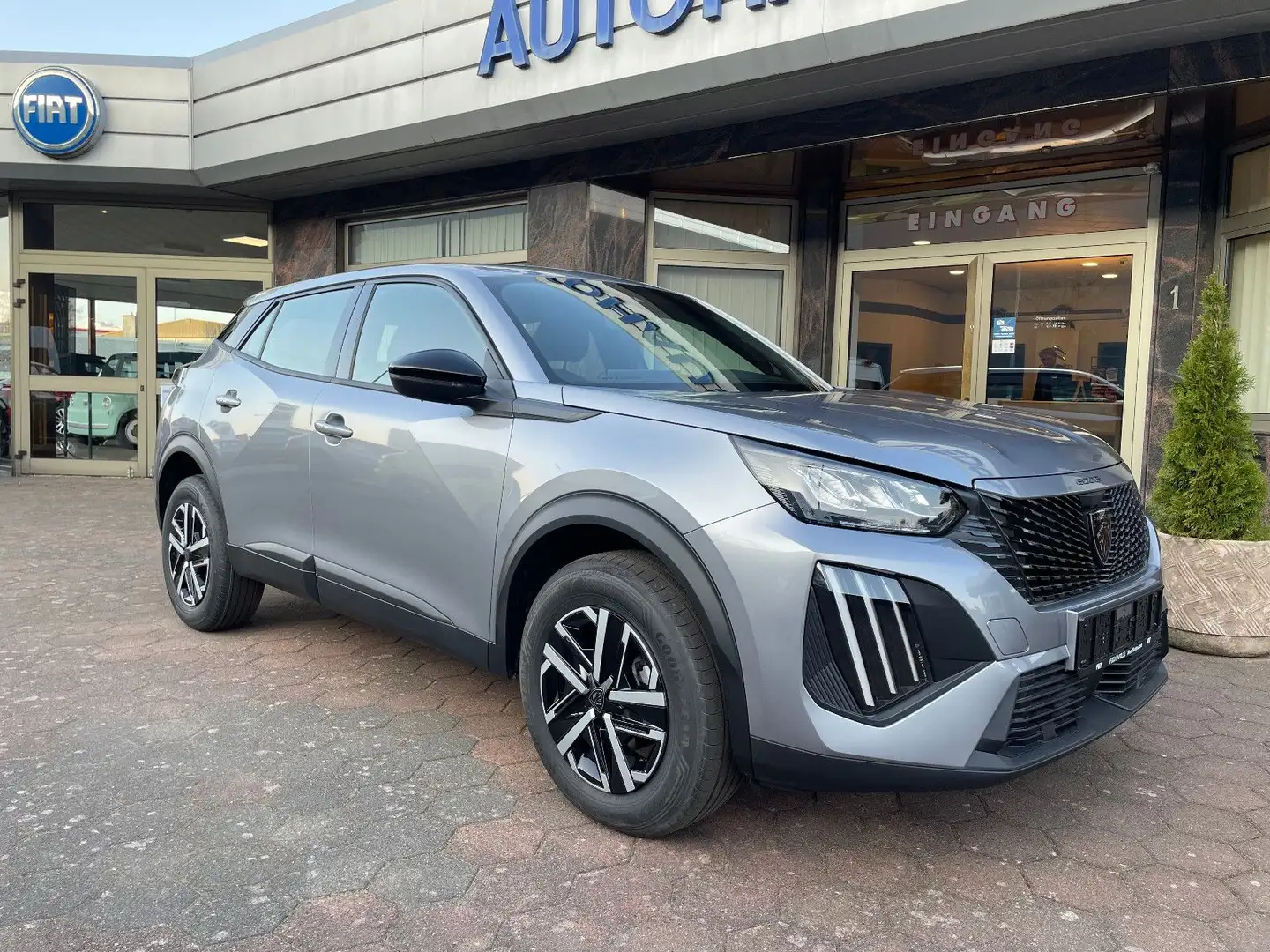 Peugeot 2008 Active Kamera Sitzh. Navi LED Šedá - 2