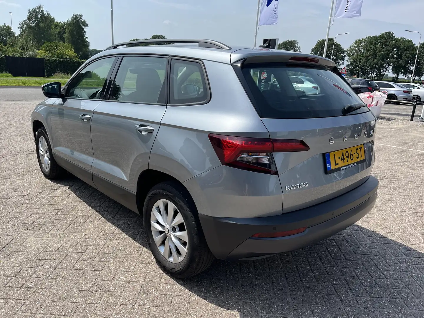 Skoda Karoq 1.0 TSI Business Edition 110pk | Adaptive | Carpla Grijs - 2