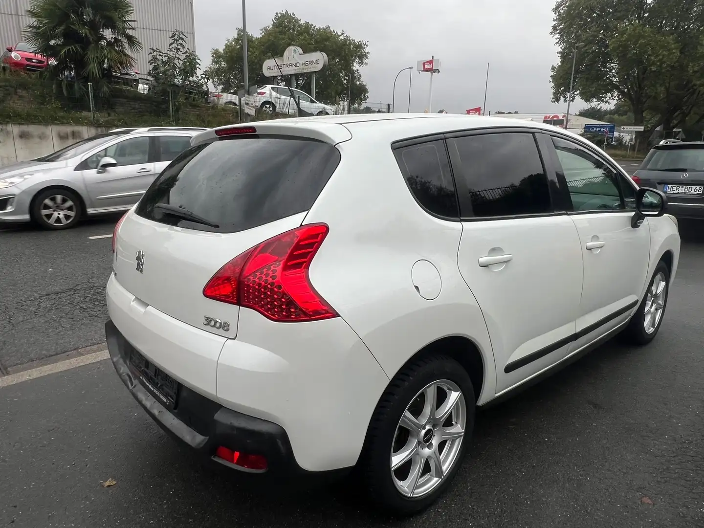 Peugeot 3008 3008 Diesel HDi FAP 110 EGS6 Premium Weiß - 2