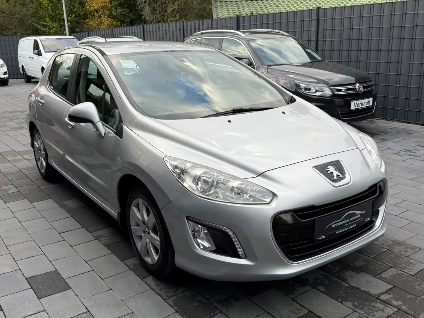 Peugeot 308 2.0 HDI Active Klima 150 PS Gris - 2