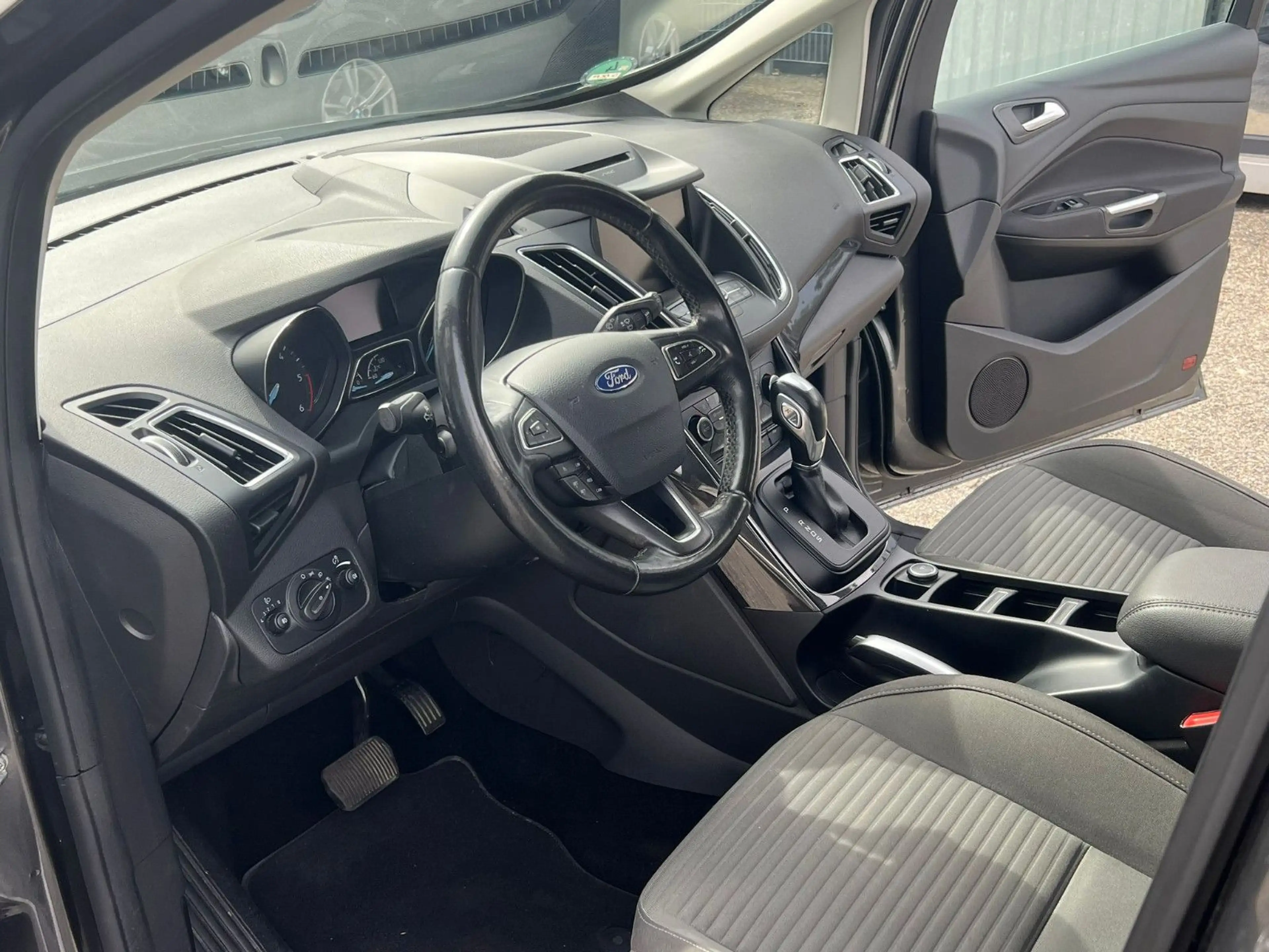 Ford Grand C-Max Grand C-MAX Titanium — photo 14