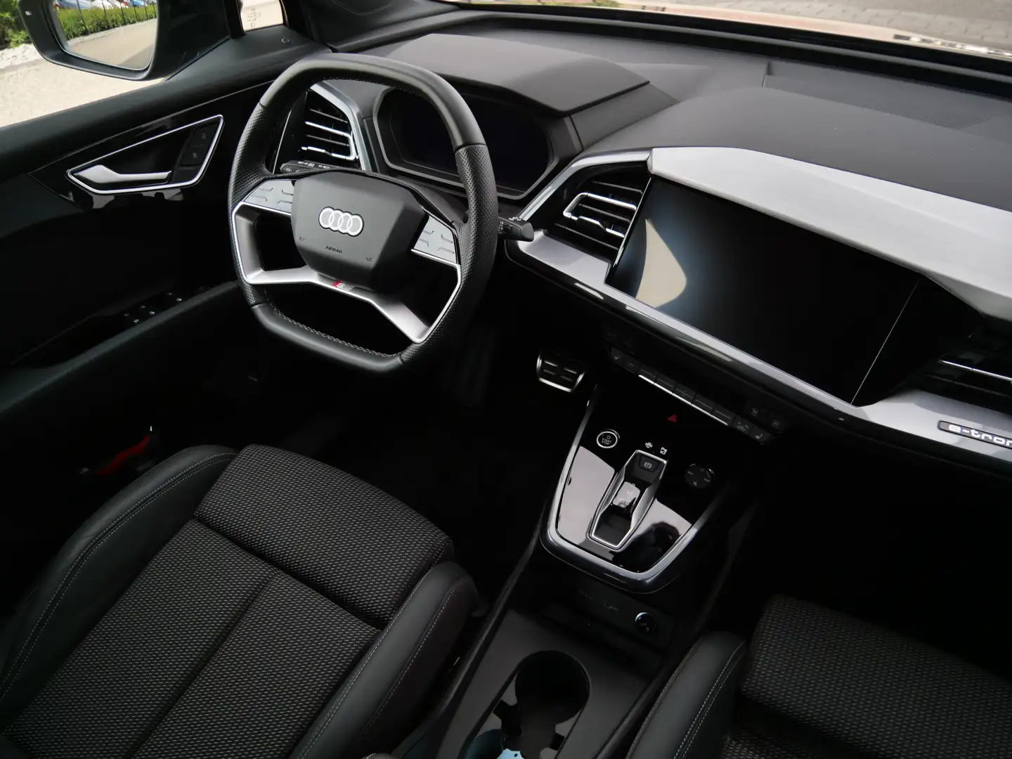 Audi Q4 e-tron Sportback 45 S 286pk Edition 82 kWh Automaat Navig Schwarz - 2