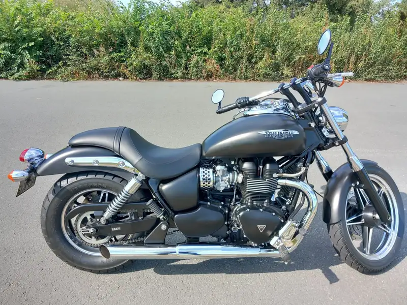 Triumph Speedmaster - foto 2