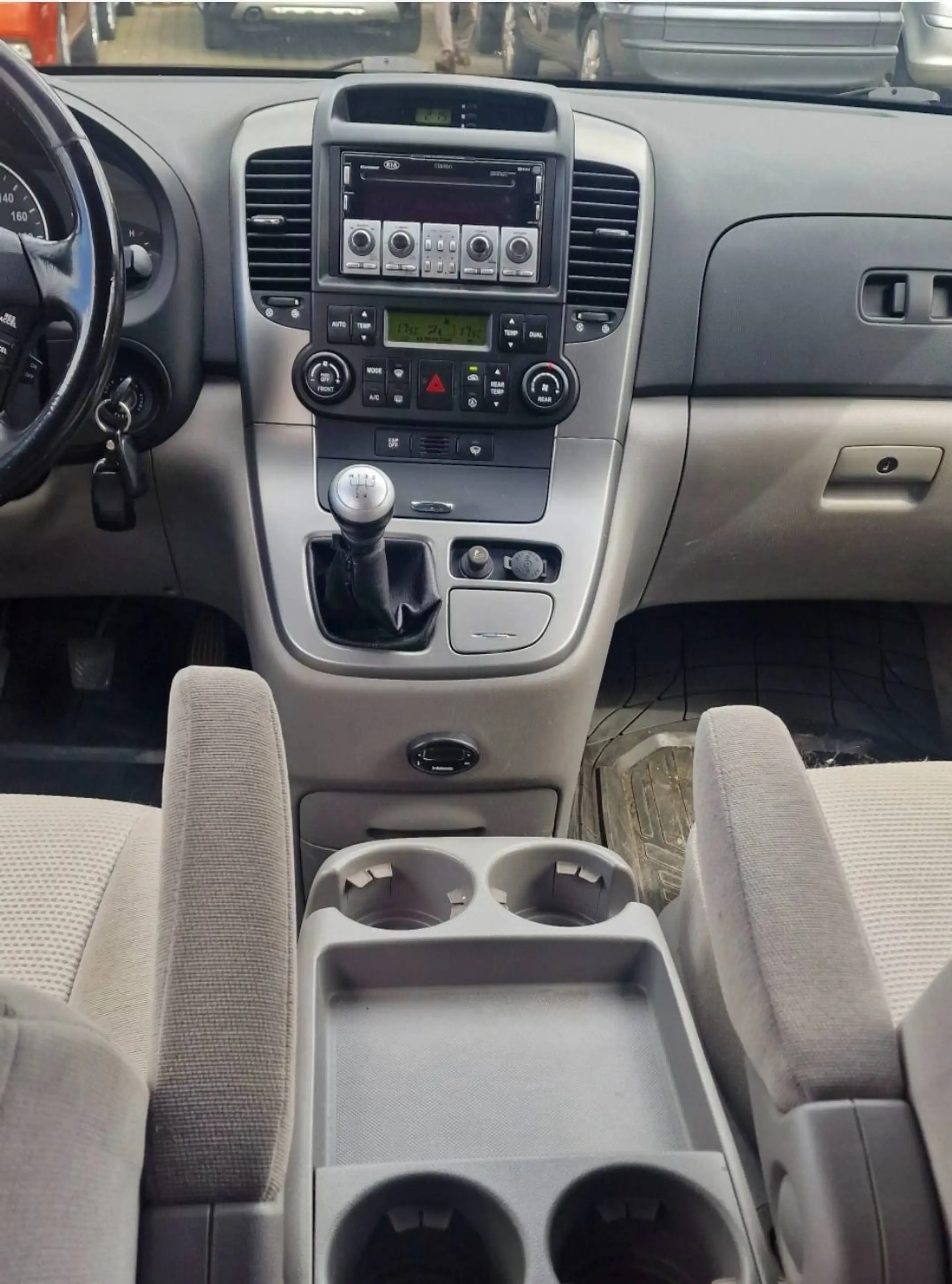 Kia Carnival 2.9 CRDi VGT EX — photo 9