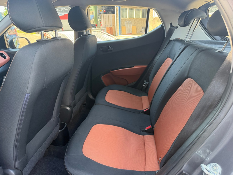 Hyundai i10 1.0i i-Motion Comfort — photo 9