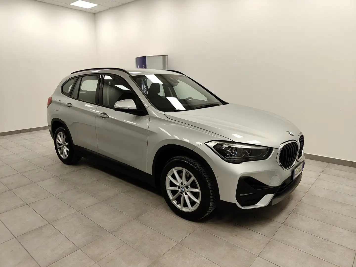 BMW X1 xDrive18d 150 CV auto Cruise Navi Fari LED DAB Zilver - 2