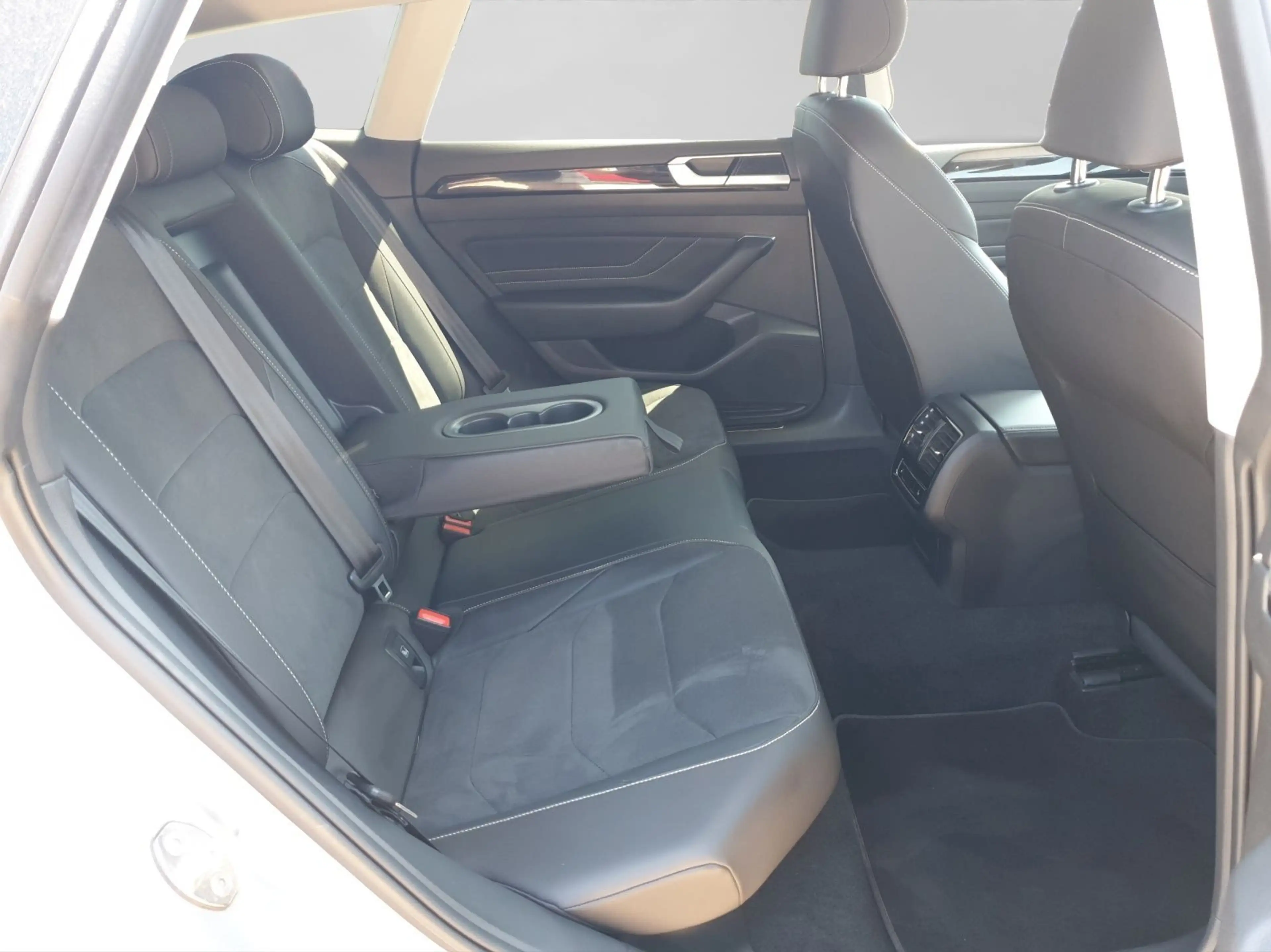 Volkswagen Arteon 2.0 TDI ELEGANCE NAVI — photo 6
