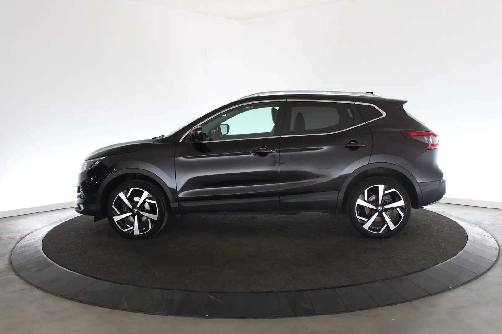 Nissan Qashqai 1.2 DIG-T 115pk Tekna | Cruise | Pano | PDC V+A | Černá - 2