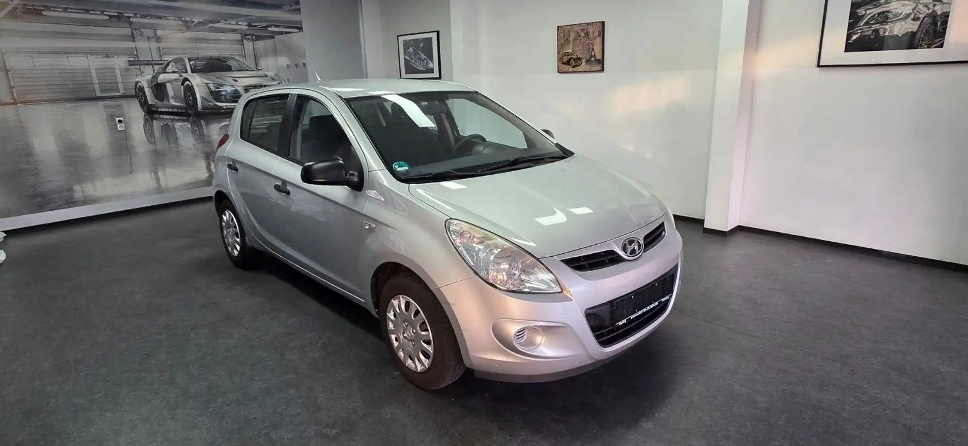 Hyundai i20 1.2 Classic Klima TÜV 04/2026 Silber - 2