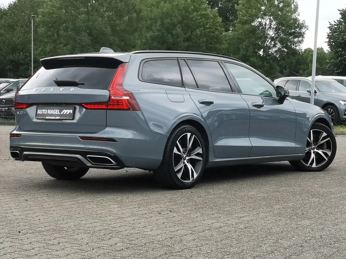 Volvo V60 V60 Recharge T6 Plus Dark Grau - 2