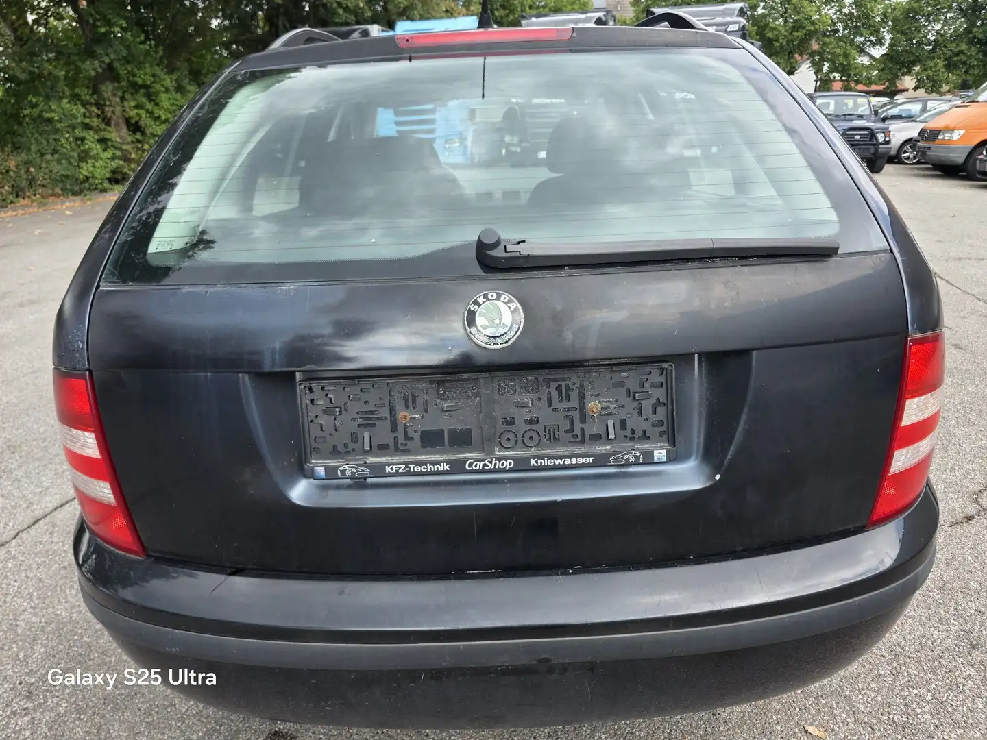 Skoda Fabia 1.2 HTP Combi Style Edition Schwarz - 2
