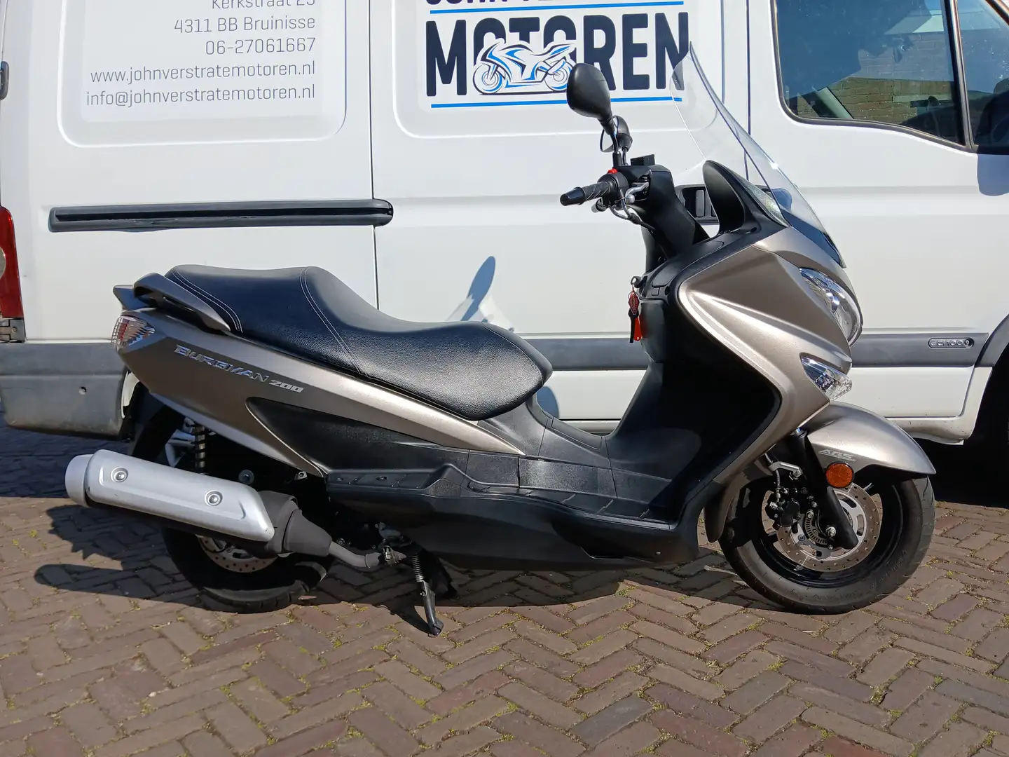 Suzuki Burgman 200 Silber - 1