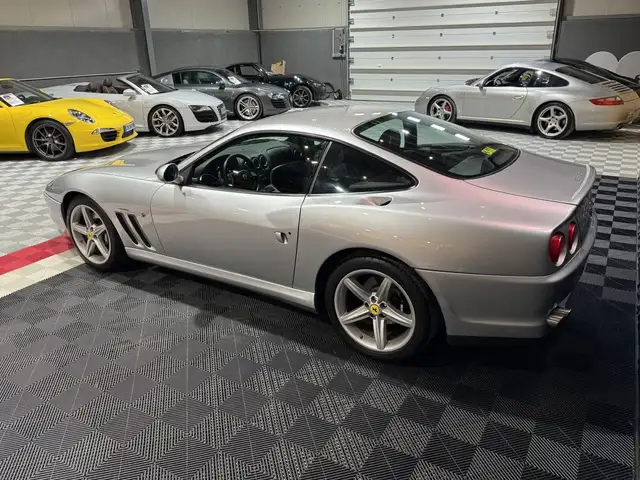 Ferrari 575 view 5