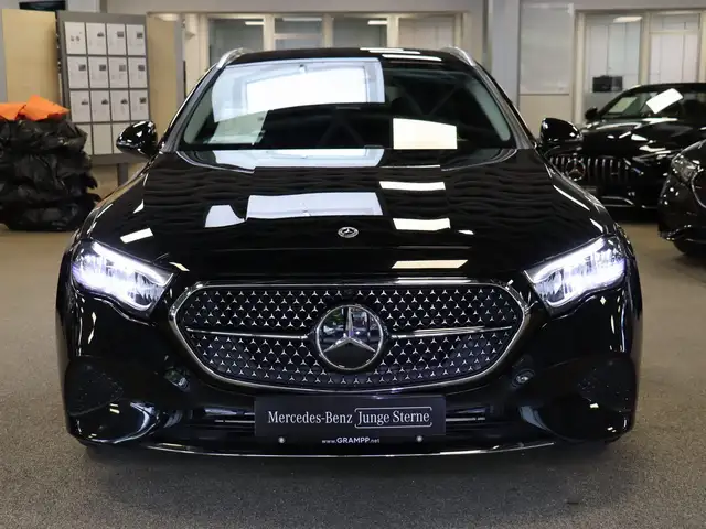 Mercedes-Benz 300 view 4