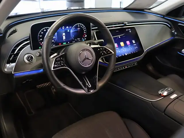 Mercedes-Benz 300 view 11