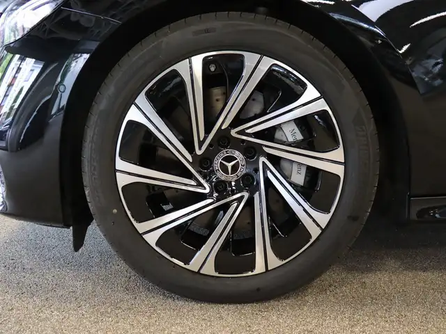 Mercedes-Benz 300 view 10
