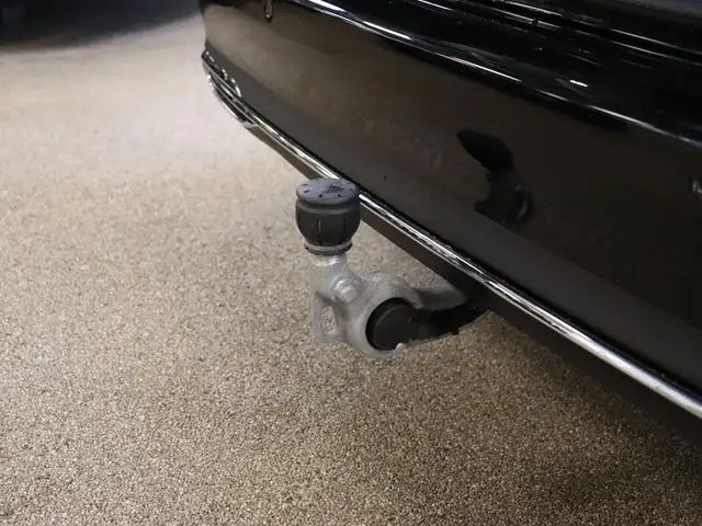Mercedes-Benz 300 view 8