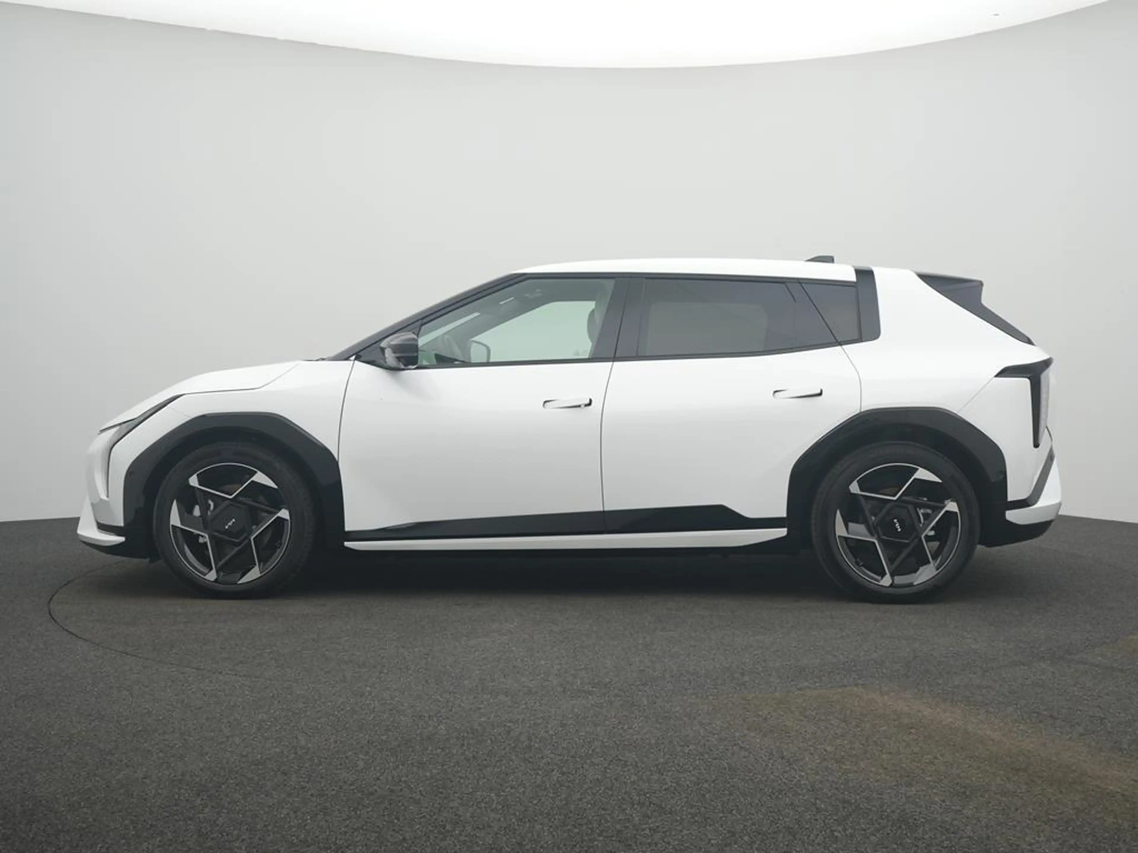 Kia EV4 81 FWD GTL DWP COM CON — photo 5