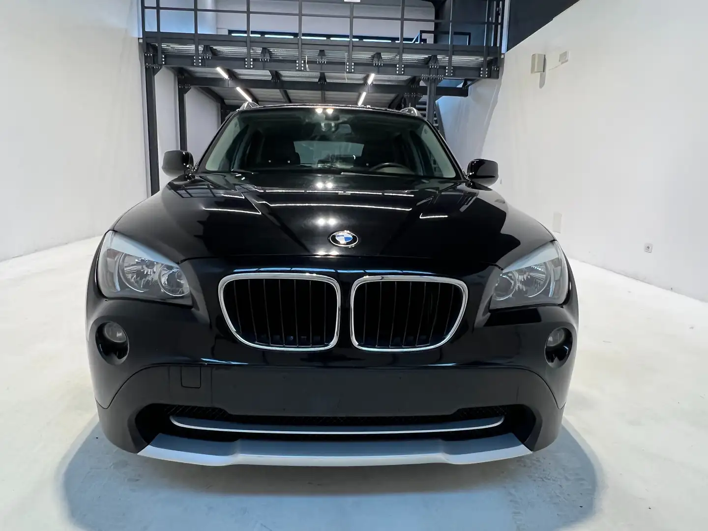 BMW X1 xdrive18d Zwart - 2