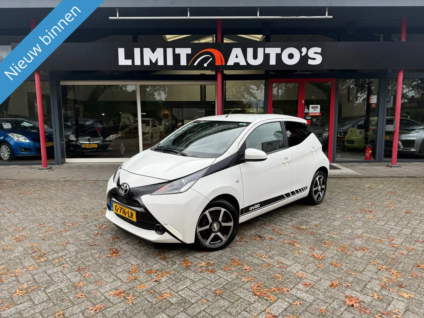 Toyota Aygo 1.0 VVT-i x-play Airco/El.ramen/5drs/Aux/Lmv/Apk Blanco - 1