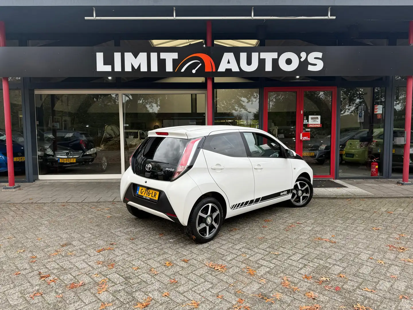 Toyota Aygo 1.0 VVT-i x-play Airco/El.ramen/5drs/Aux/Lmv/Apk Blanco - 2