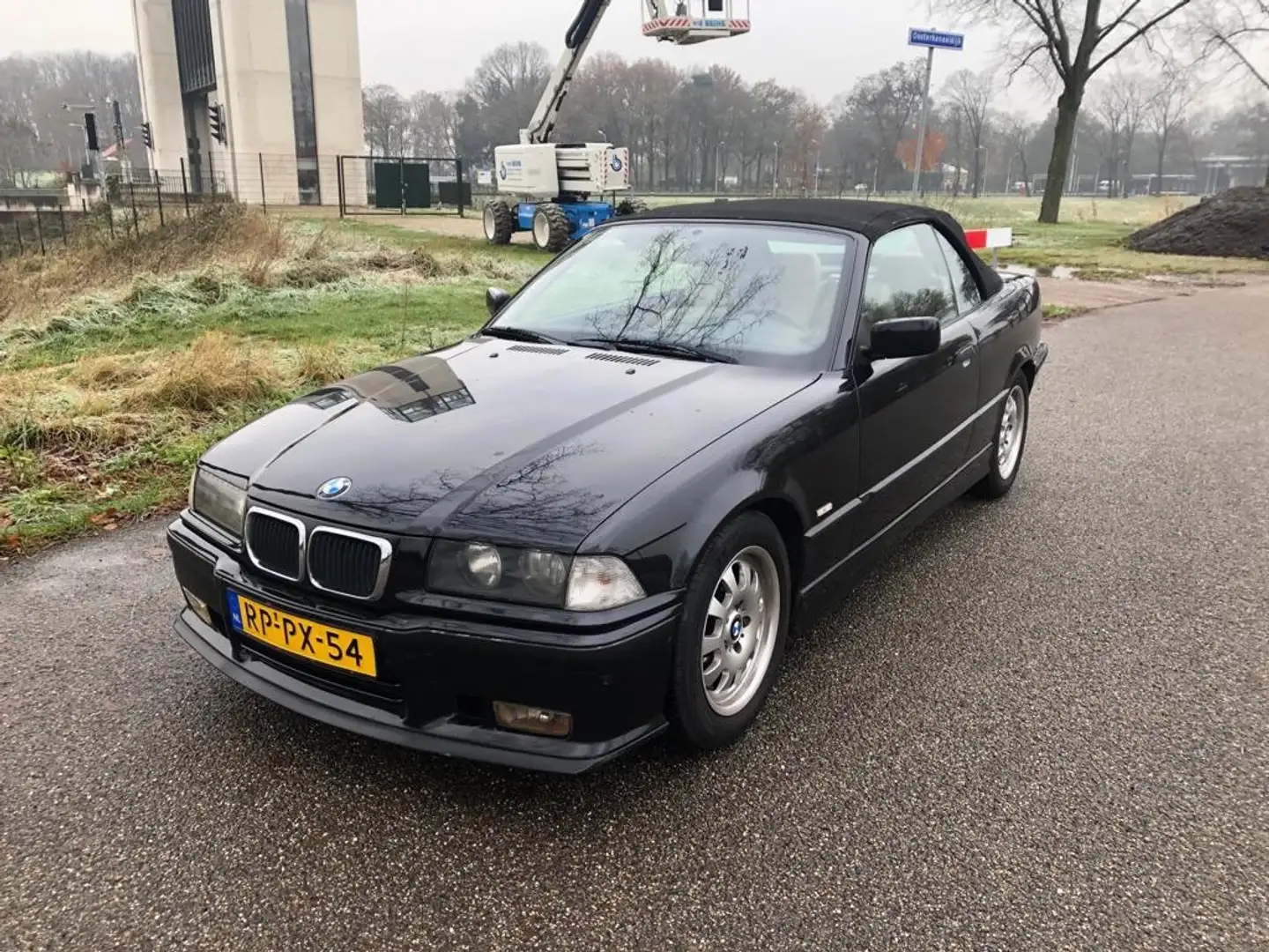 BMW 318 i Zwart - 1