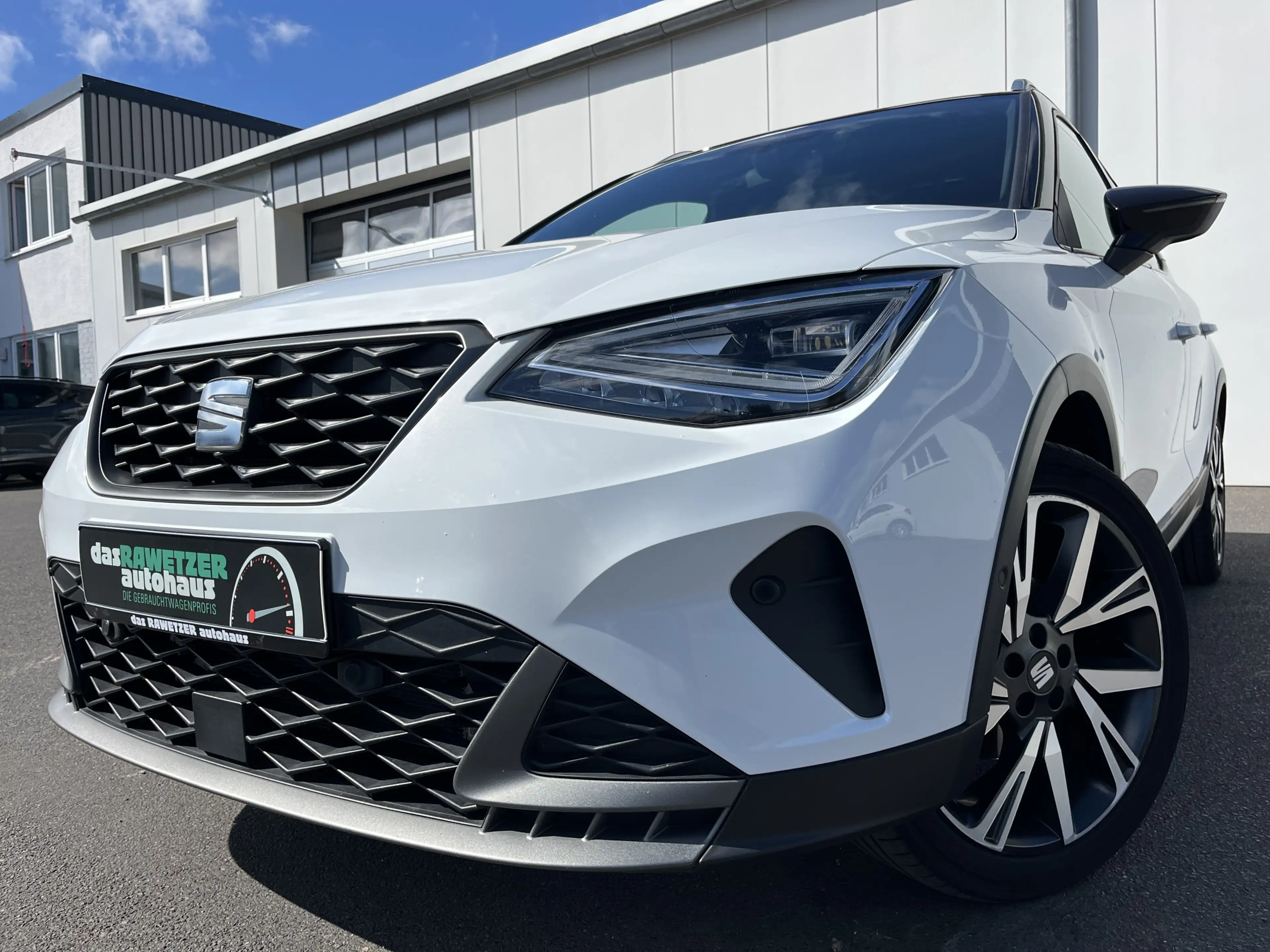 SEAT Arona 1.0 TSI DSG FR 119€ m.20% Anz. AHK Navi LED RFK