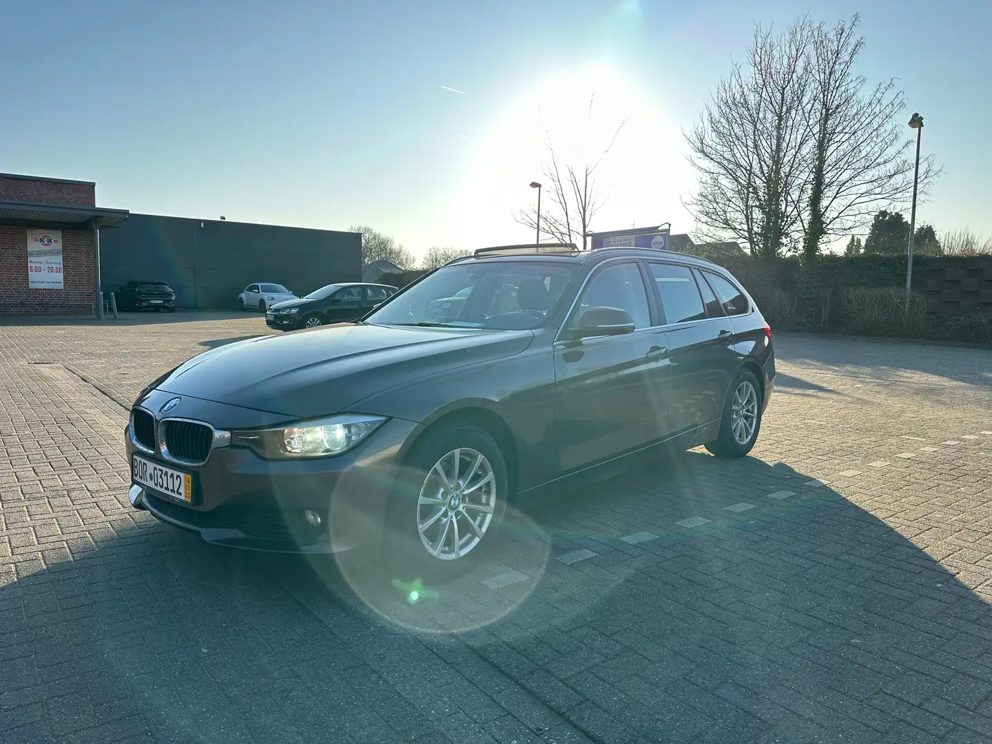 BMW 118 118d+Aut. Brown - 1