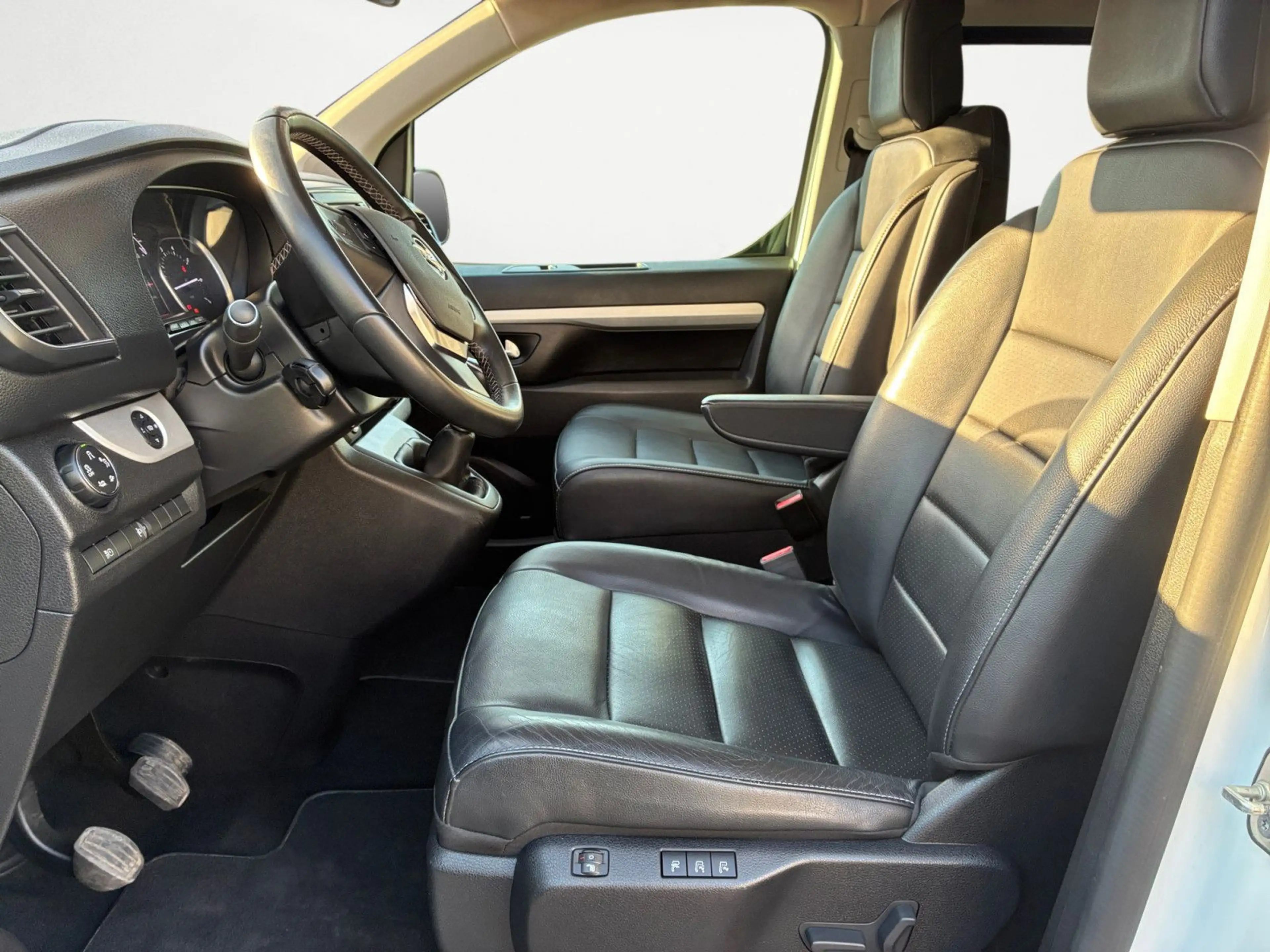 Opel Zafira PDC+KAMERA*XENON*SHZ*MASSAGESITZE — photo 9