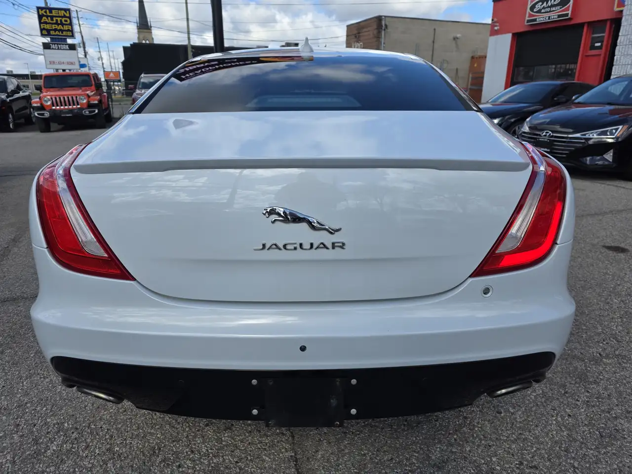Jaguar XJ снимка Jaguar XJ