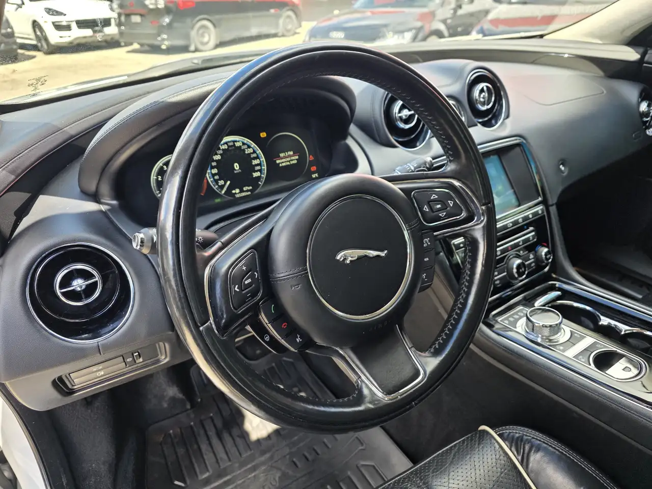 Jaguar XJ снимка Jaguar XJ
