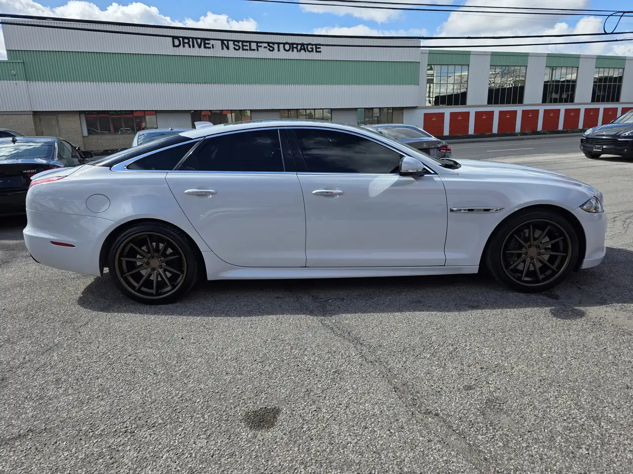Jaguar XJ снимка Jaguar XJ