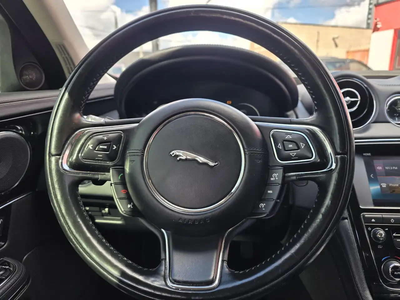 Jaguar XJ снимка Jaguar XJ