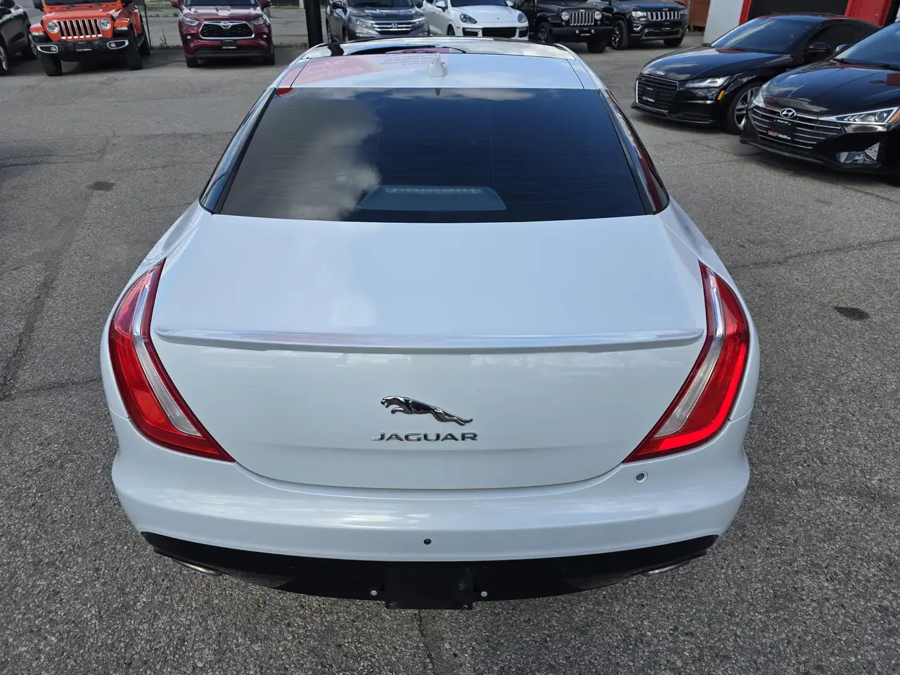 Jaguar XJ снимка Jaguar XJ