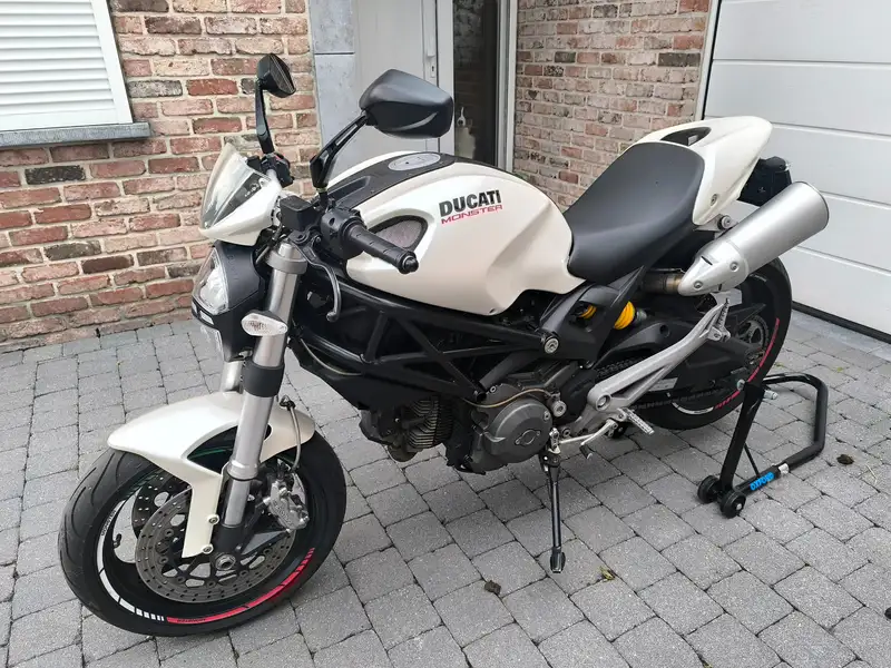 Ducati Monster 696 - foto 4