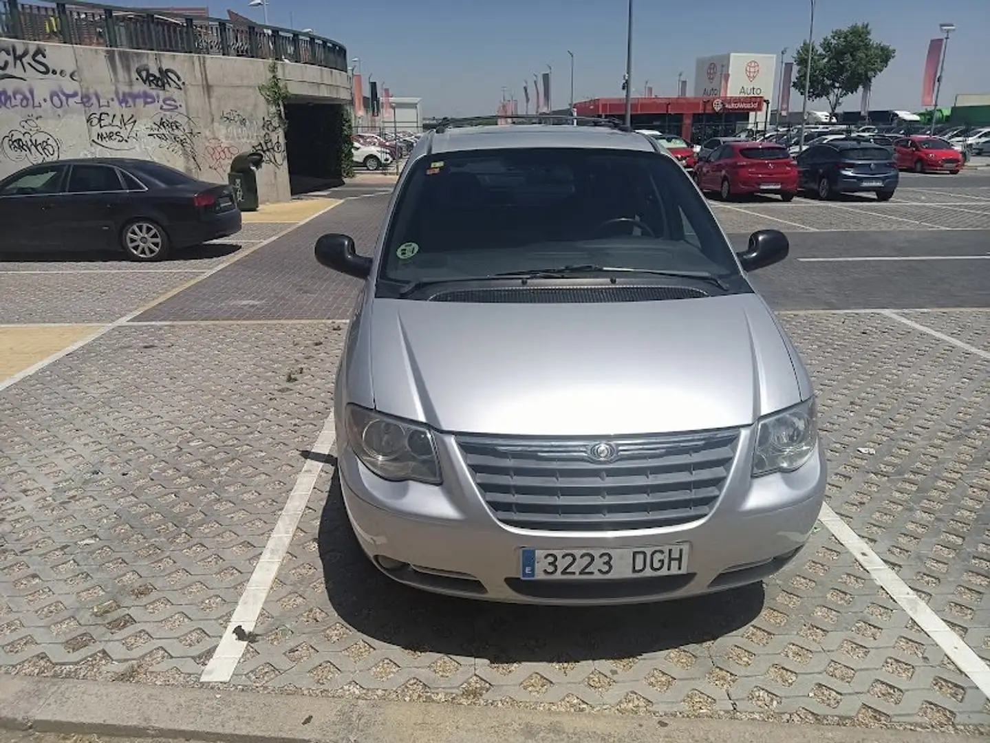 Chrysler Grand Voyager 3.3 Limited AWD Aut. Stříbrná - 2