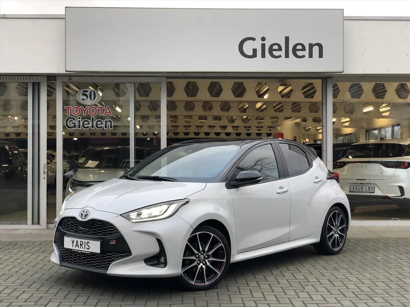 Toyota Yaris 1.5 Hybrid GR Sport | JBL, Dodehoekherkenning, Sto Grijs - 1