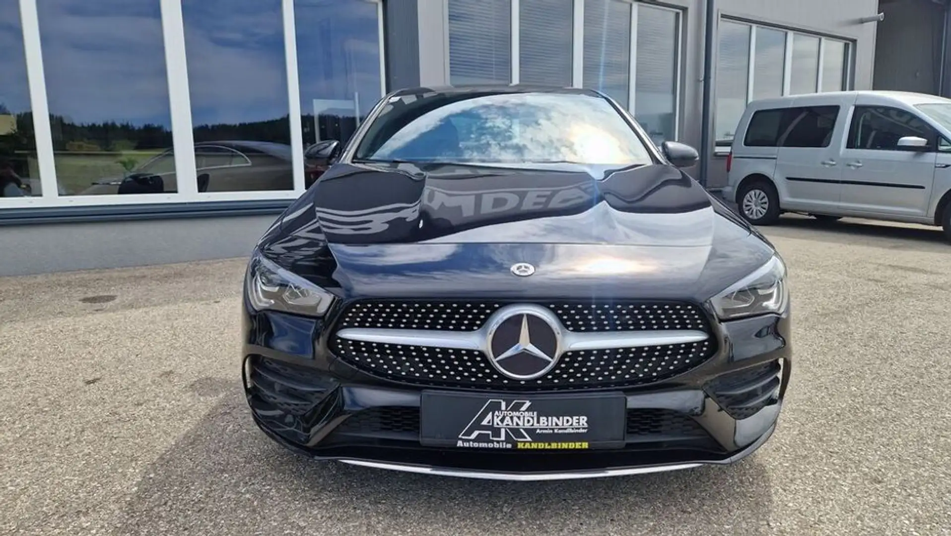 Mercedes-Benz CLA 200 d AMG-Line Schwarz - 2