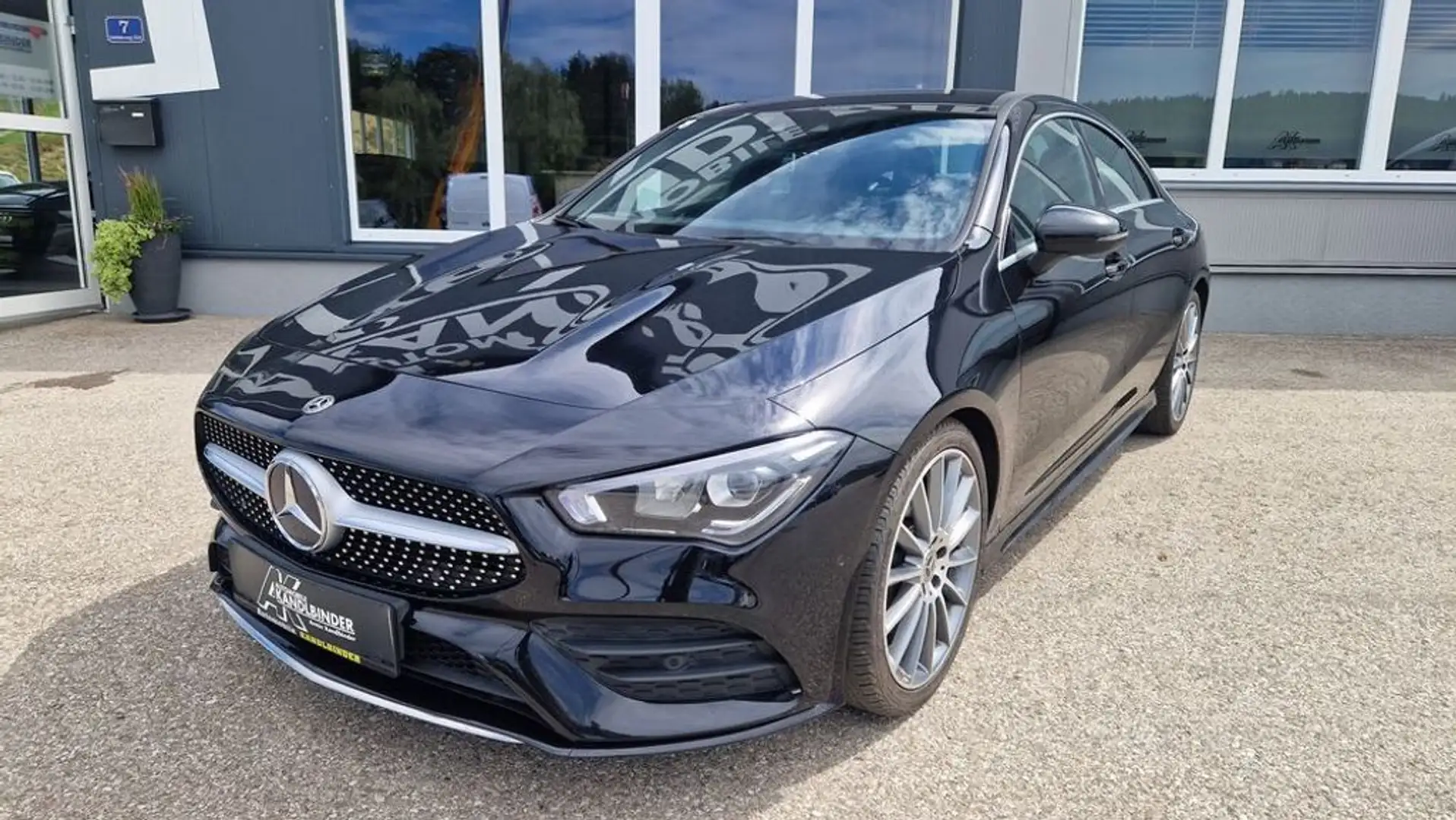Mercedes-Benz CLA 200 d AMG-Line Schwarz - 1