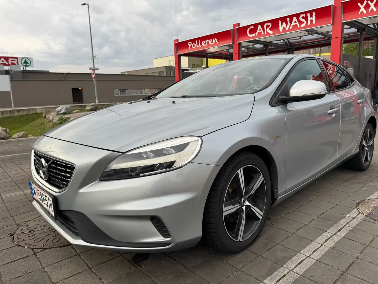 Volvo V40 D2 | R-Design | 2.0 Diesel | 2016 Grau - 1