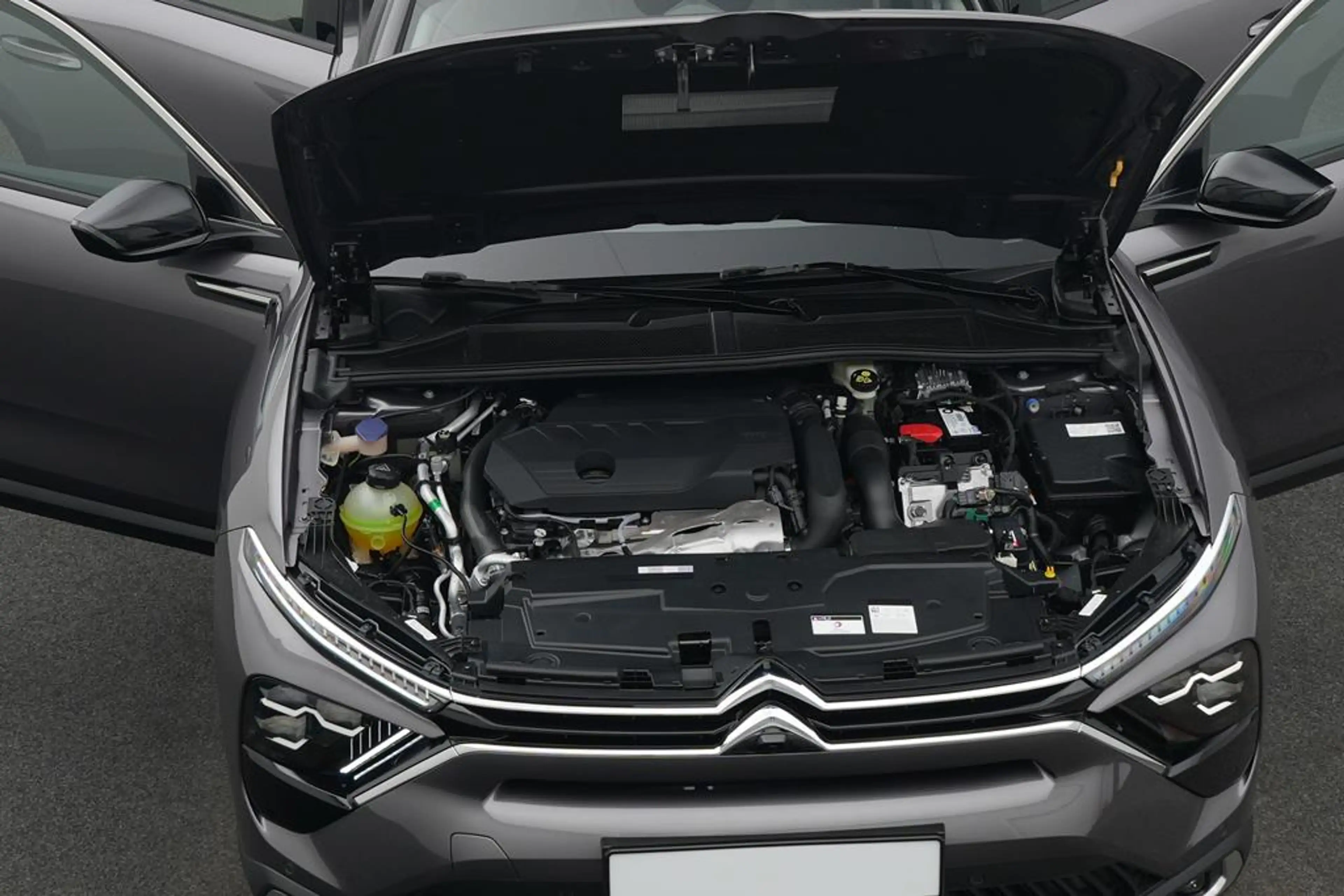 Citroen C5 X Plug-In-Hybrid 225 S&S ë-EAT8 Max — photo 6