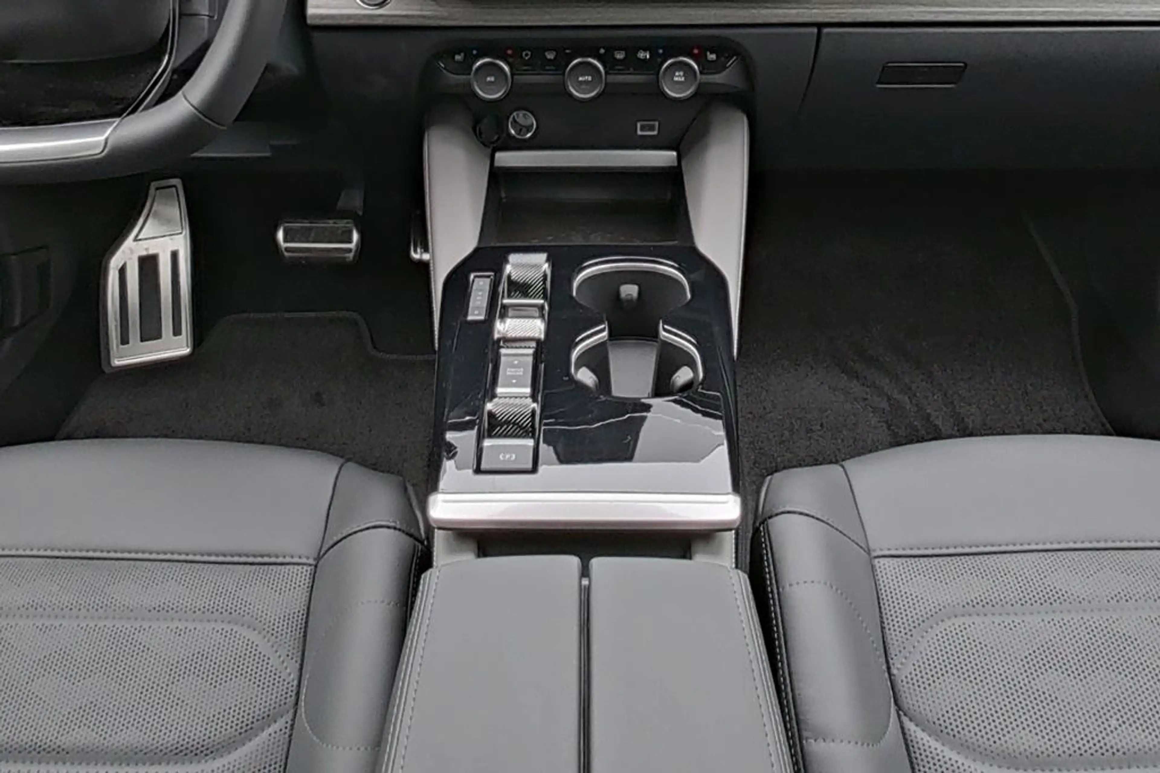 Citroen C5 X Plug-In-Hybrid 225 S&S ë-EAT8 Max — photo 10