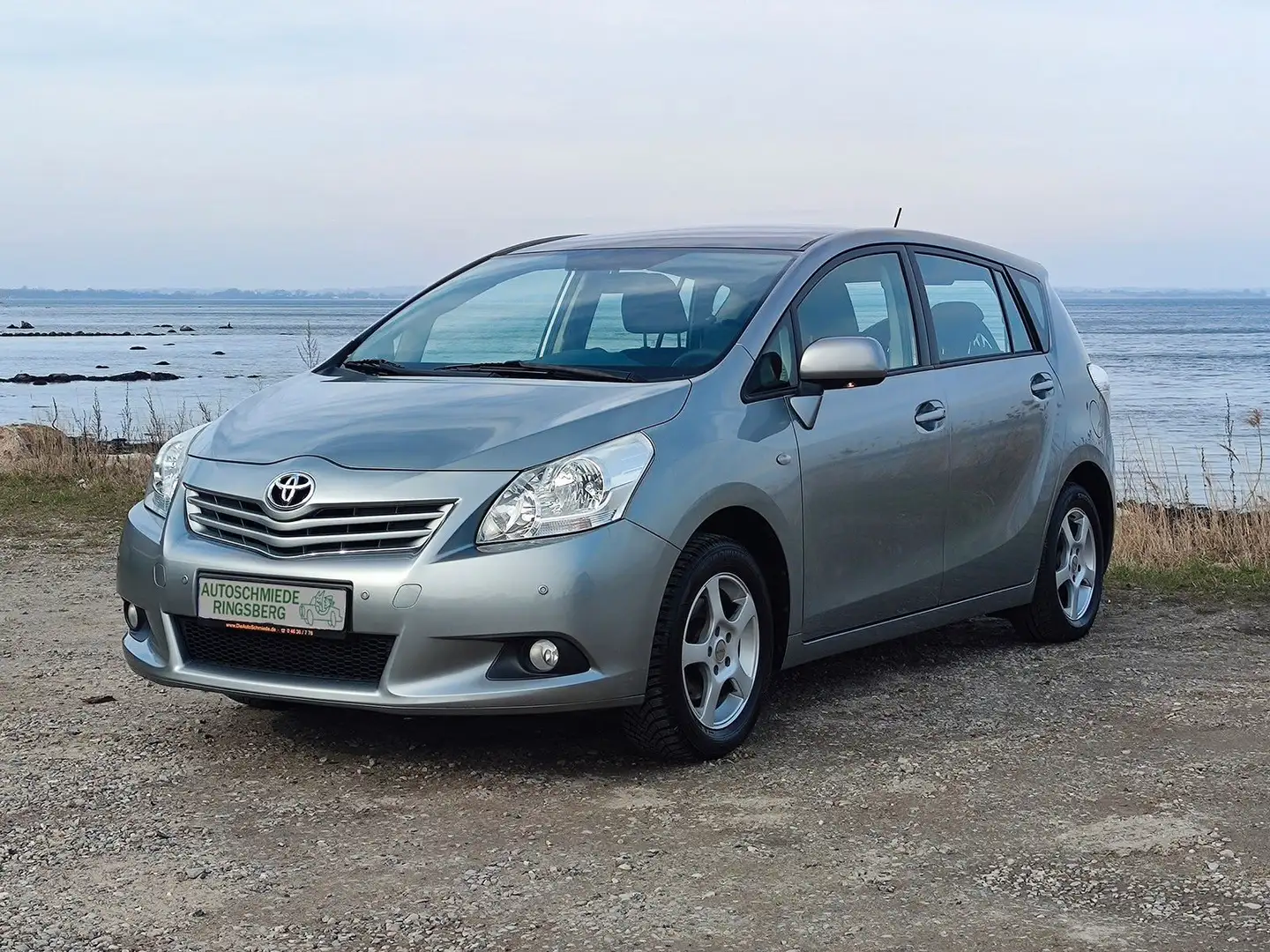 Toyota Verso Edition Pano Tempomat PDC Grau - 1