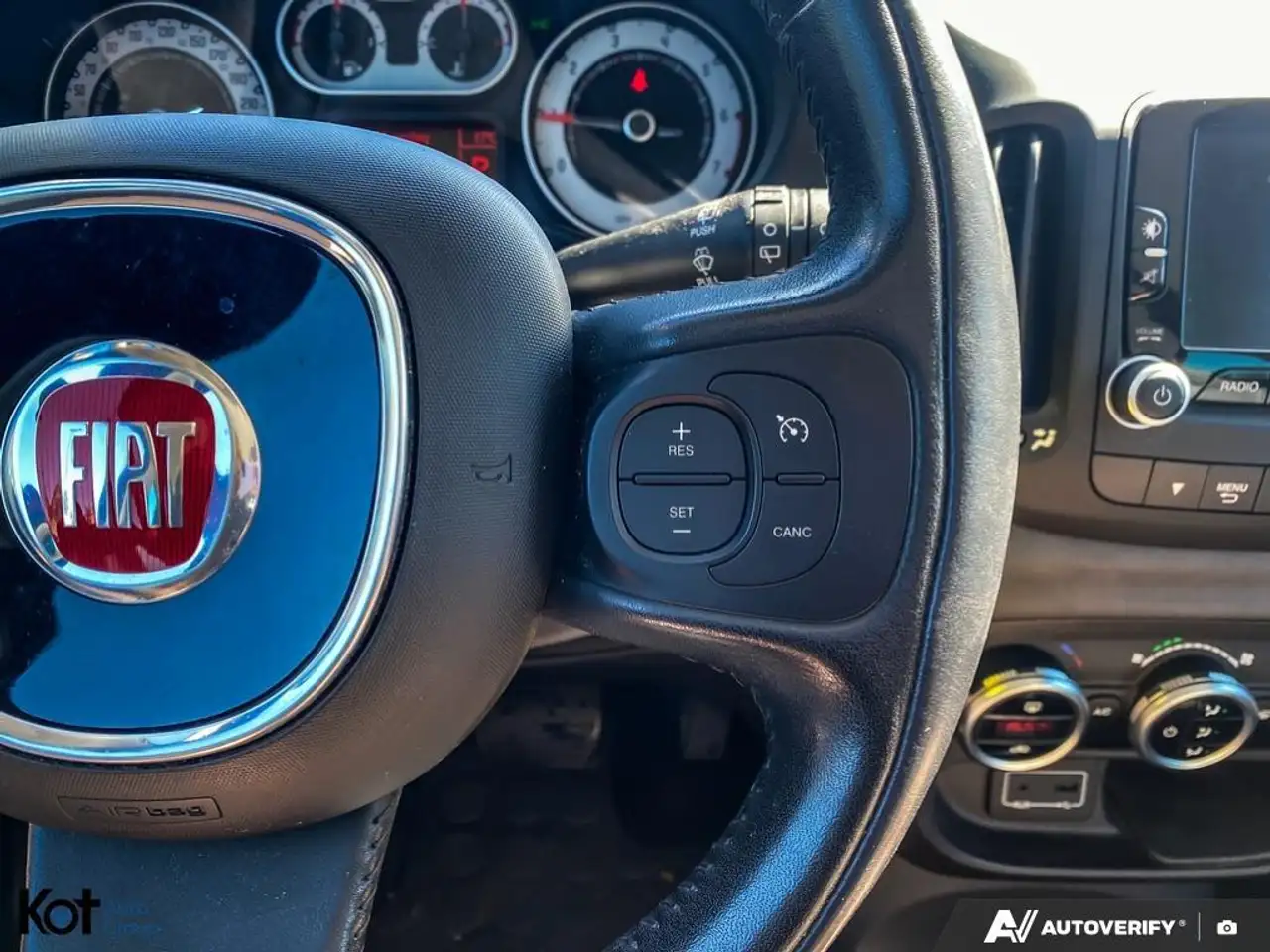 Fiat 500L снимка Fiat 500L