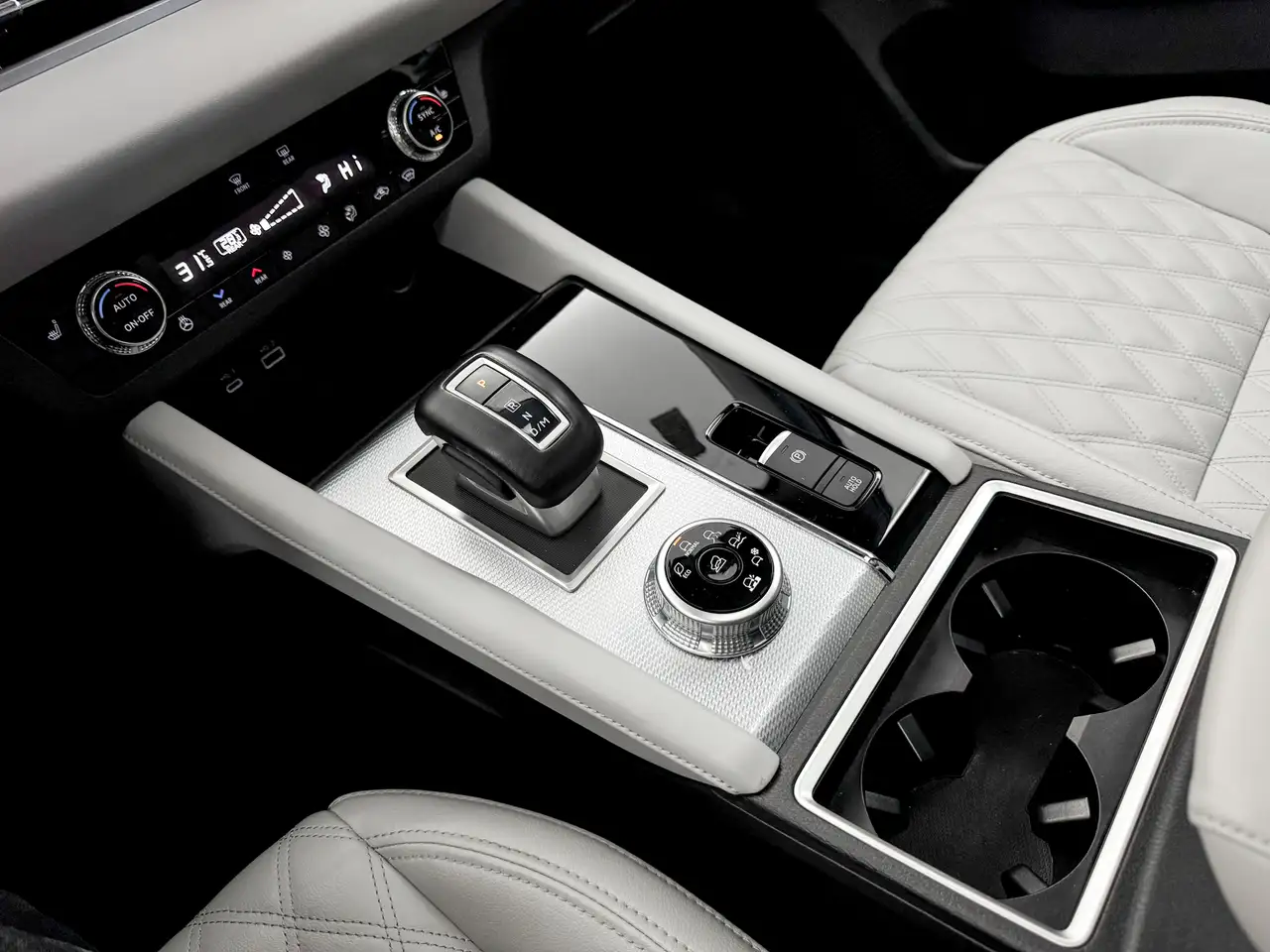 Mitsubishi Outlander снимка Mitsubishi Outlander