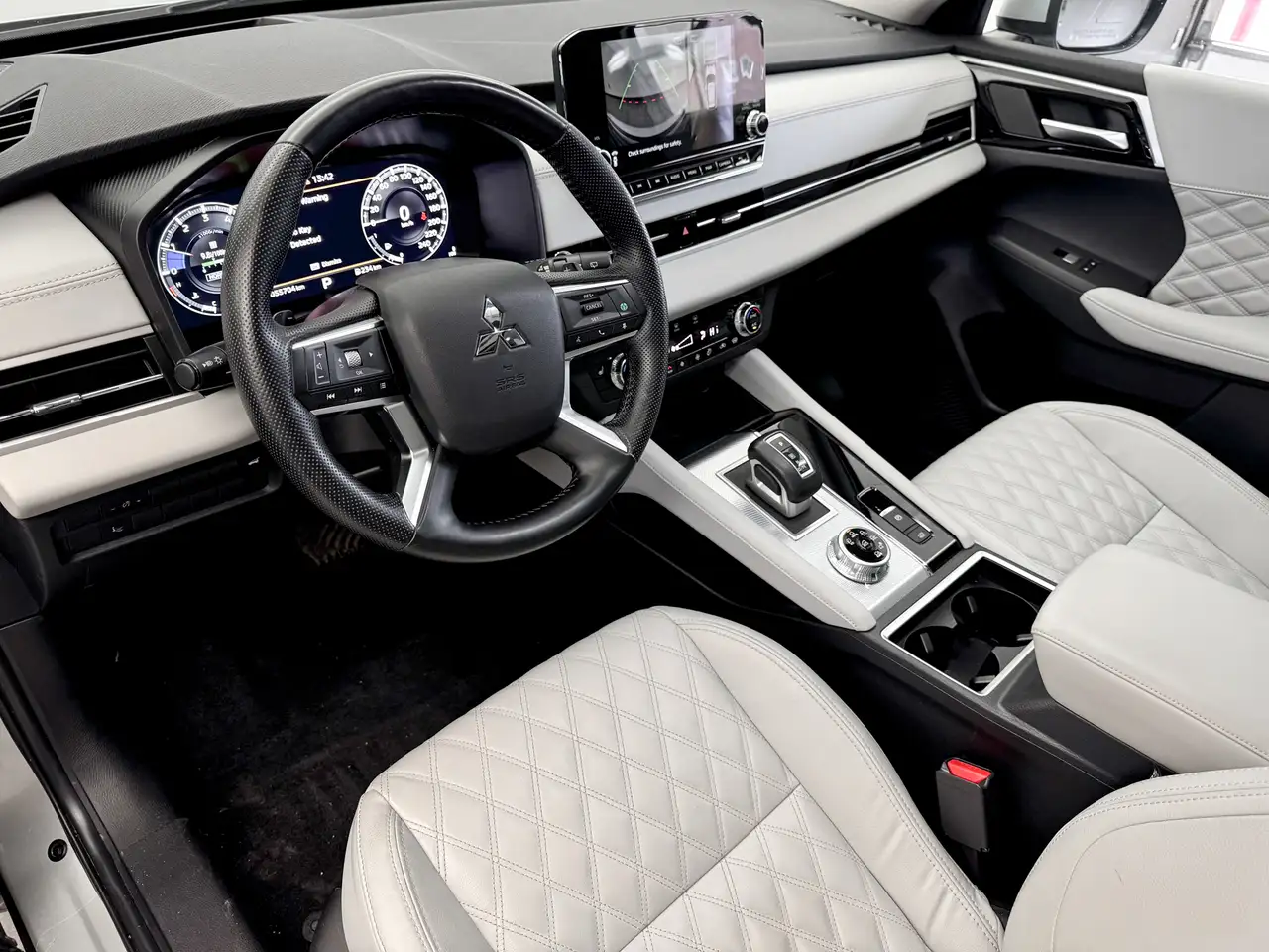 Mitsubishi Outlander снимка Mitsubishi Outlander
