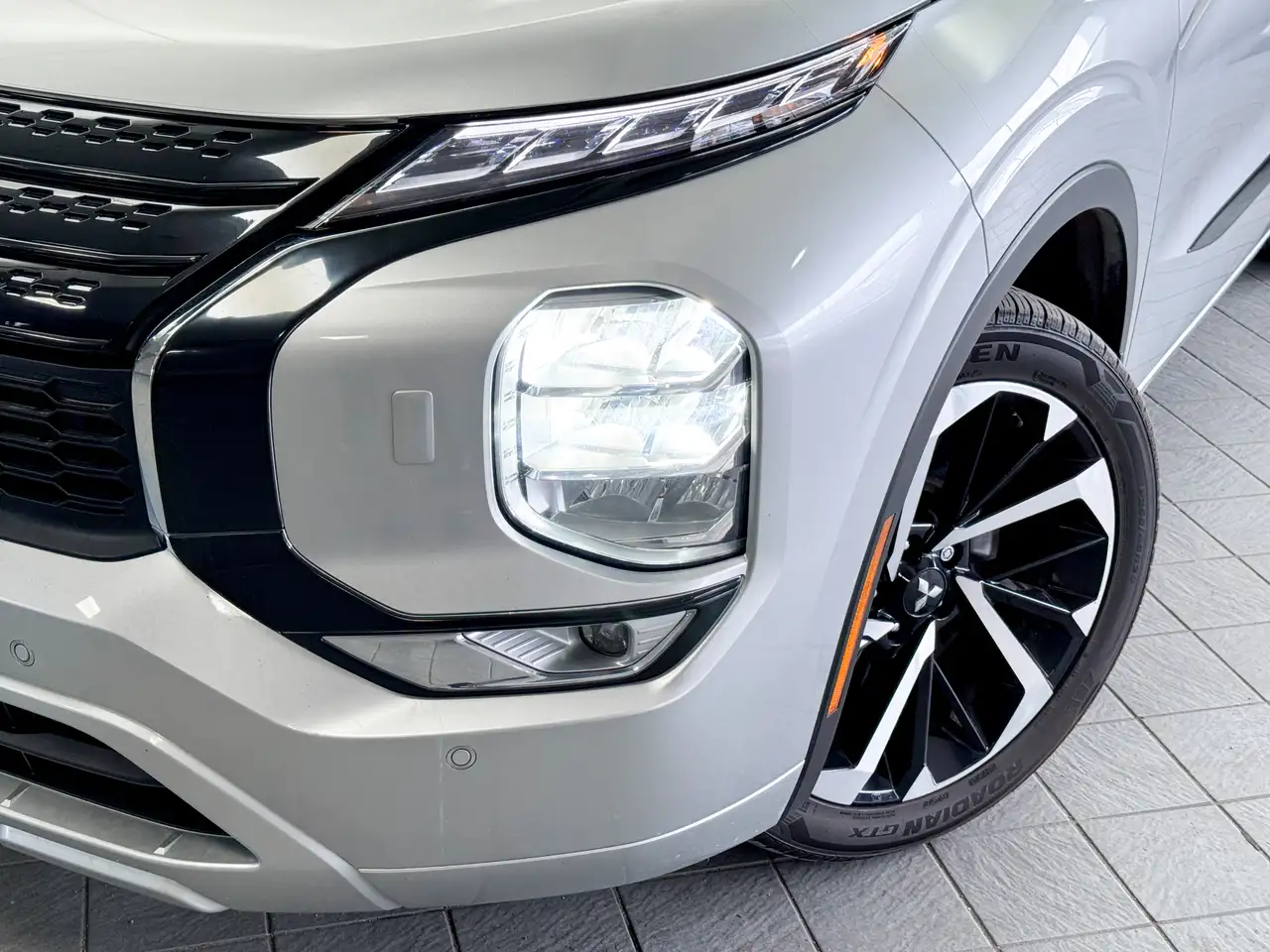 Mitsubishi Outlander снимка Mitsubishi Outlander