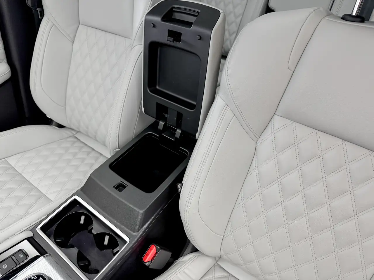 Mitsubishi Outlander снимка Mitsubishi Outlander